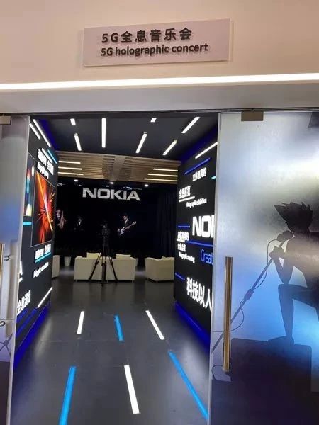 走进进博会|5G:1秒就能*载下**一部高清电影,卡一下都很难