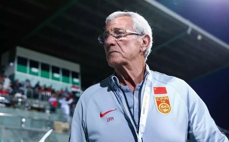 当中国男足脱掉上衣，你就知道他们为何难以崛起？