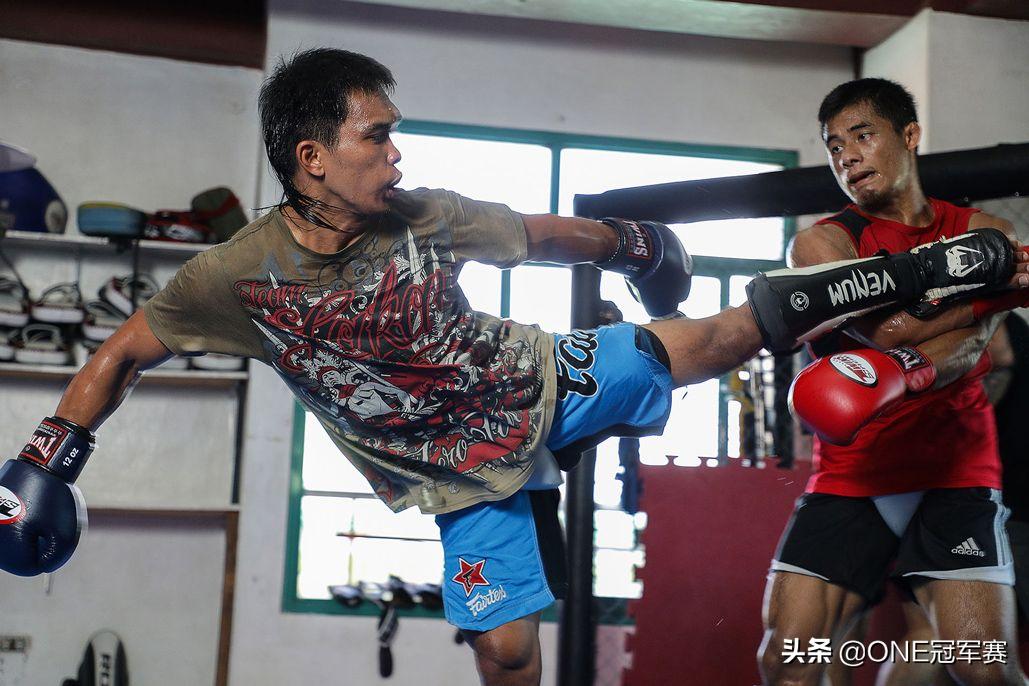 彼得丹、王俊光和贝灵刚，格斗擂台三大发型酷男