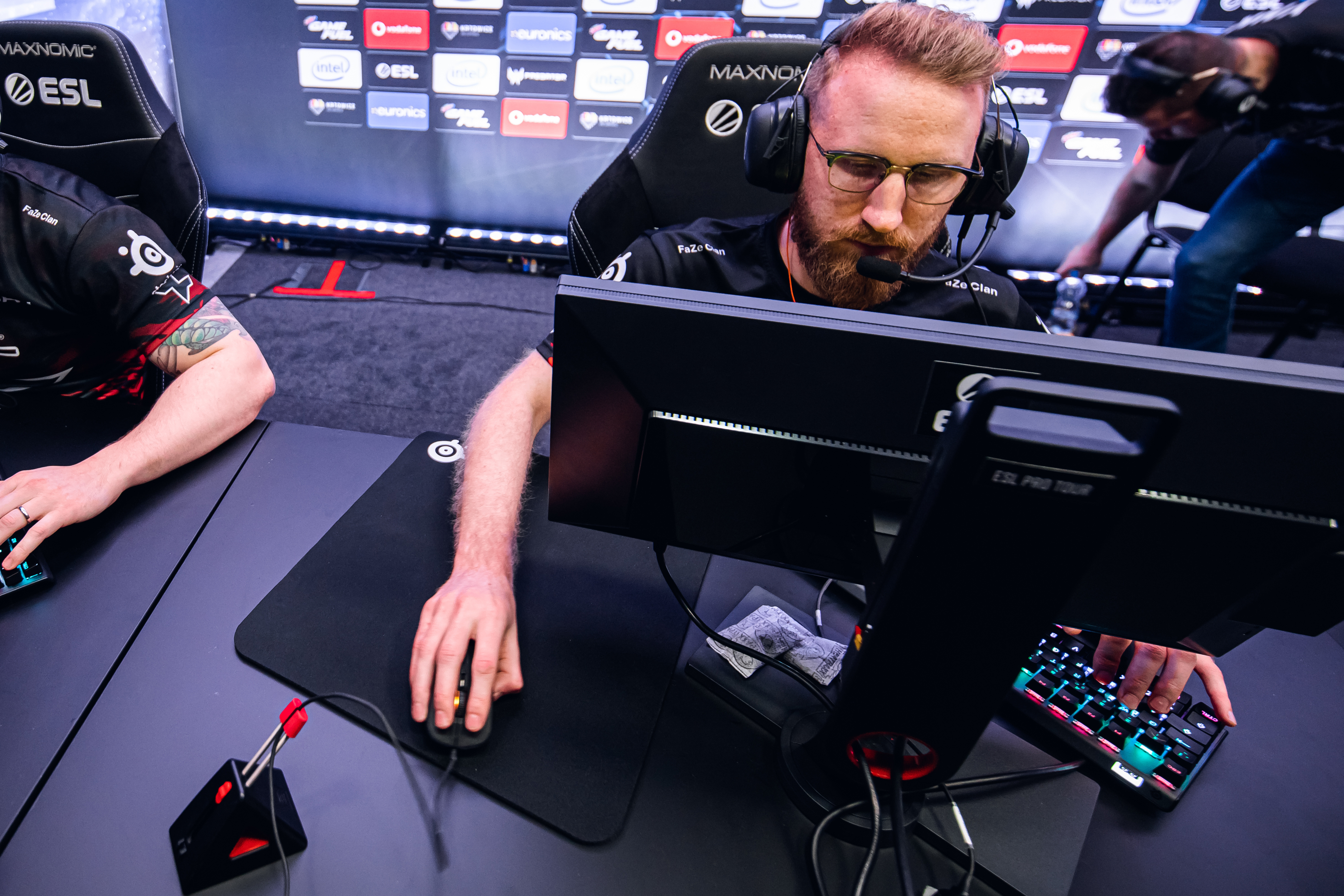 鼠标垫上的异味怎么去除,去除鼠标垫异味用什么茶叶好