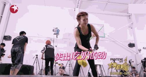 张雨绮雨化田,张雨绮撑伞