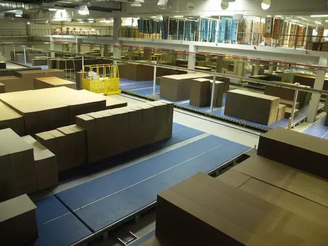 投资个智能纸箱厂多少钱 (投资大型纸箱厂前景如何)