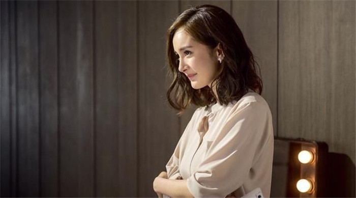 今年最流行的烫发发型40岁女人,短发烫发2021流行发型40-50岁