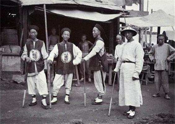 为何清朝八旗后期战斗力如此之弱,清朝八旗军战斗力下降的原因