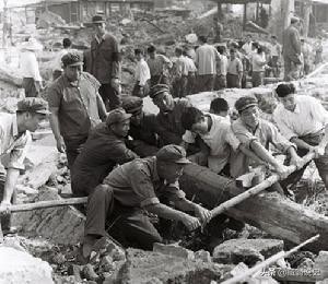 真实还原45年前唐山大地震场景,唐山大地震配葬