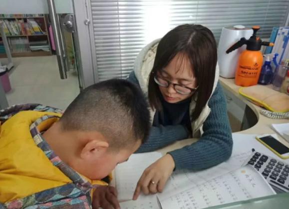 家长群“自我介绍”，这些职业名称看似高大上，翻译后太搞笑