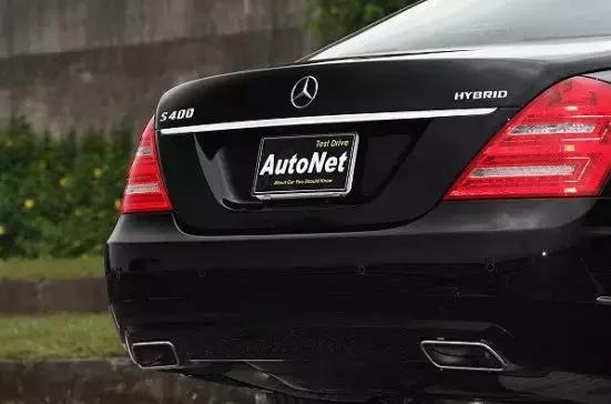 淄博花落满地：撩妹必备技能，带你了解汽车尾部字母含义