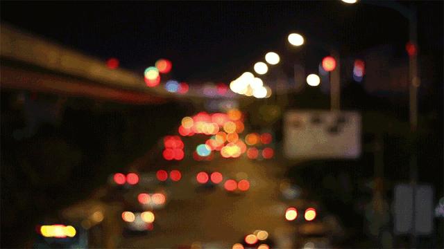 谁不是一边哭着一边拼命活着,谁不是一边活着一边受苦完整版