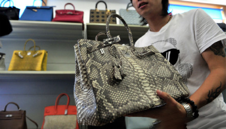 海外代购的奢侈品靠谱吗,海外代购的奢侈品有假吗