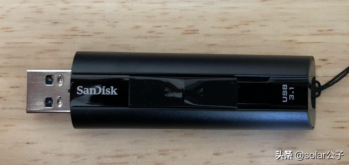 常年出差的人箱子里都有什么——90后大叔“翻箱”