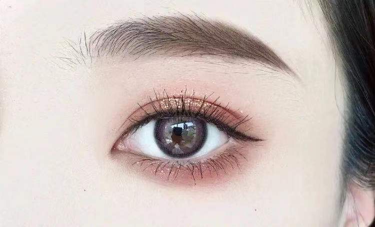 下眼线怎么画不显脏不晕妆,眼线怎么画不戴美瞳都显大