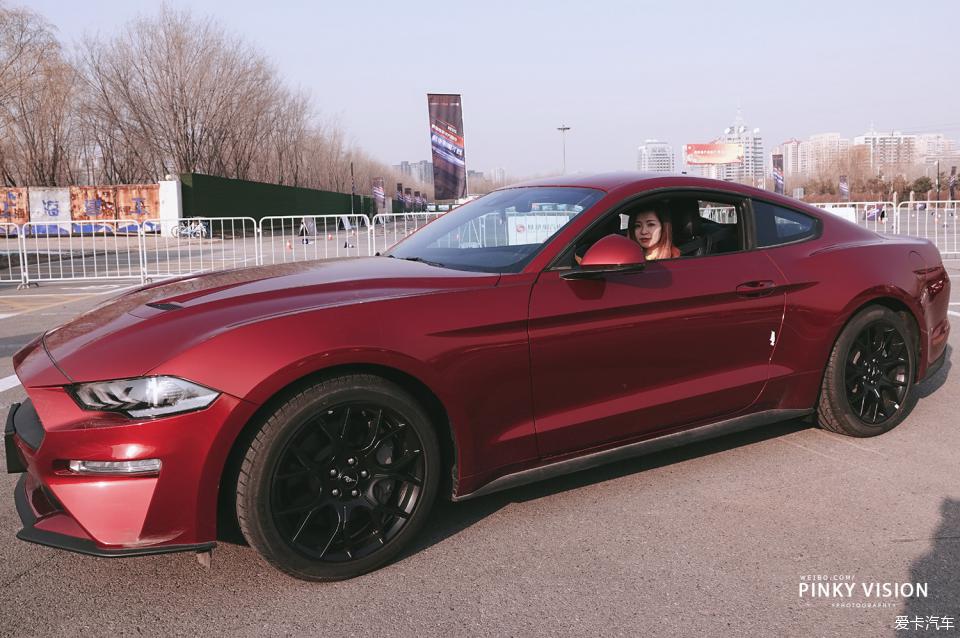 野马mustang宝石红,mustang提车真实评价
