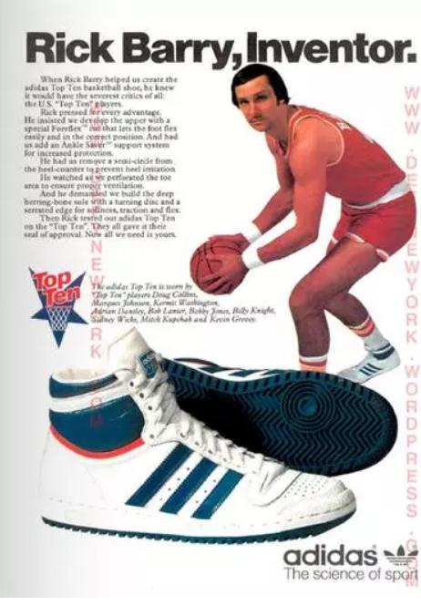 高帮篮球鞋不容易崴脚吗,为什么篮球鞋那么耐磨