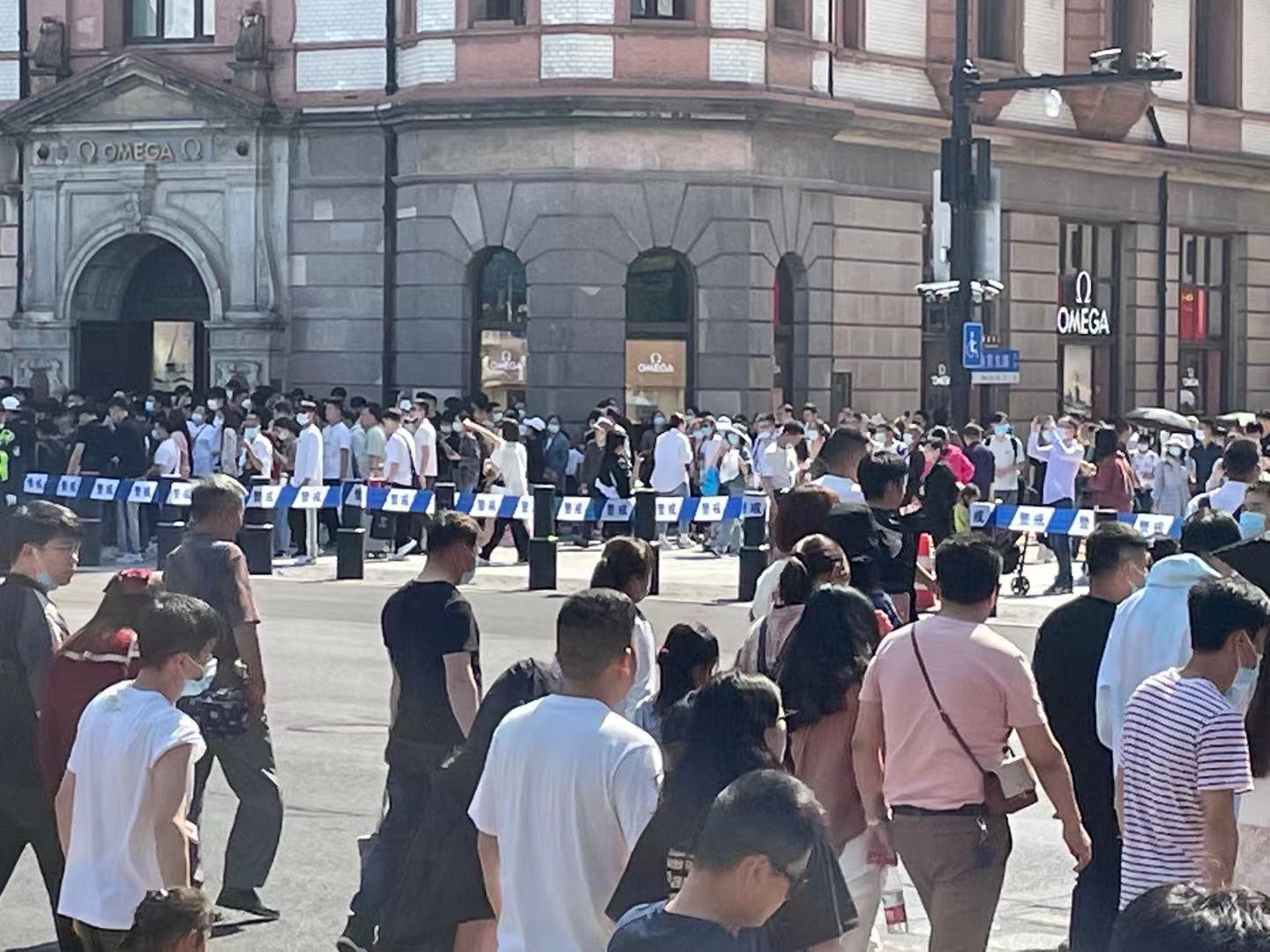 陪美籍同事五一节出游：阿迪、耐克店人员爆满，老外的话很打脸