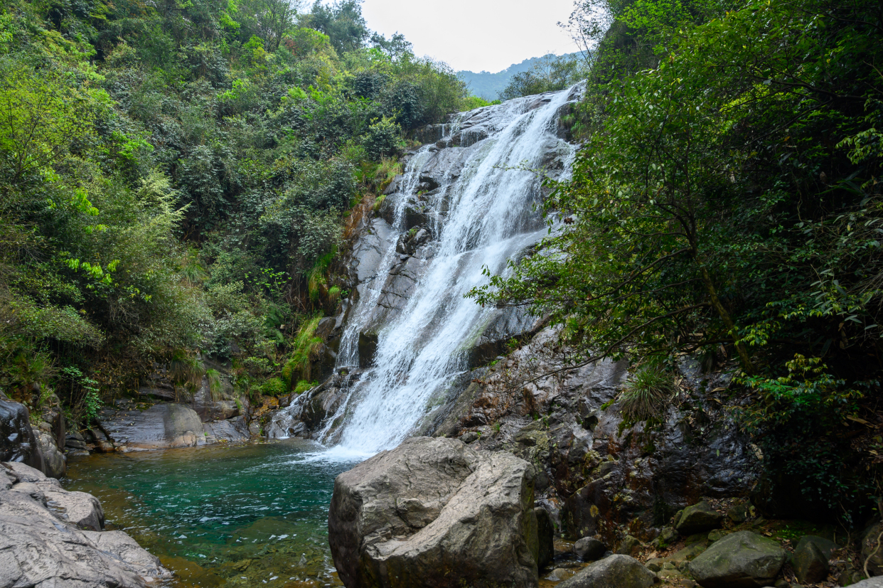 浙江这座宝藏小城，藏着一处山水秘境，史称江南第一名山
