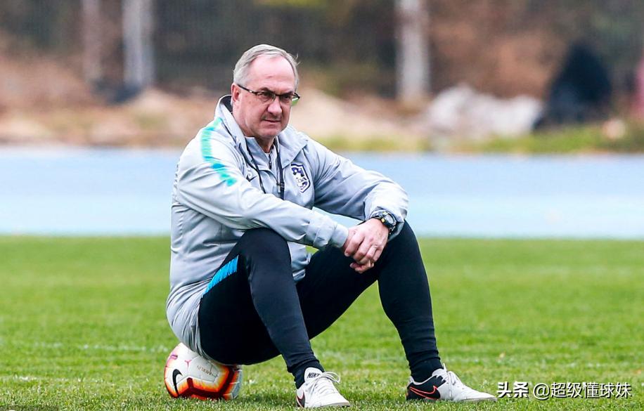 李铁和李霄鹏哪个执教能力强,不是李铁中国队能进世界杯吗