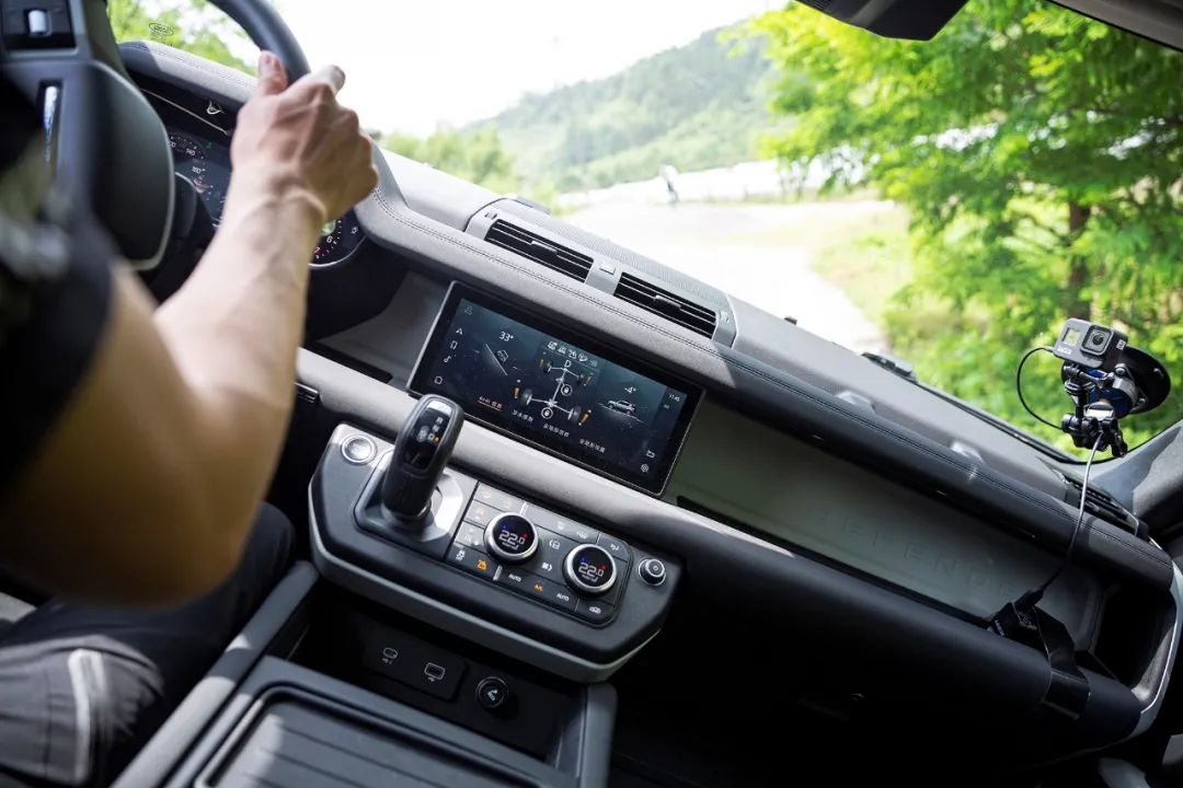 最新路虎卫士越野车,路虎卫士固特异at胎