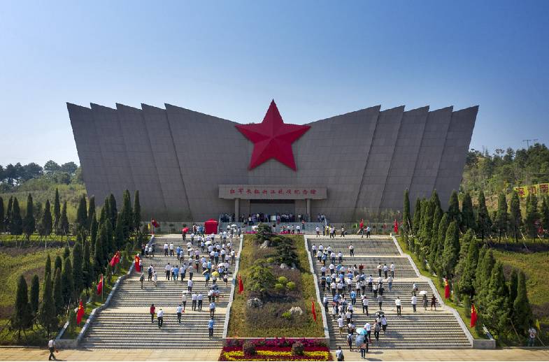 桂林全州县宣传干部王滋创抱病工作，累到昏迷