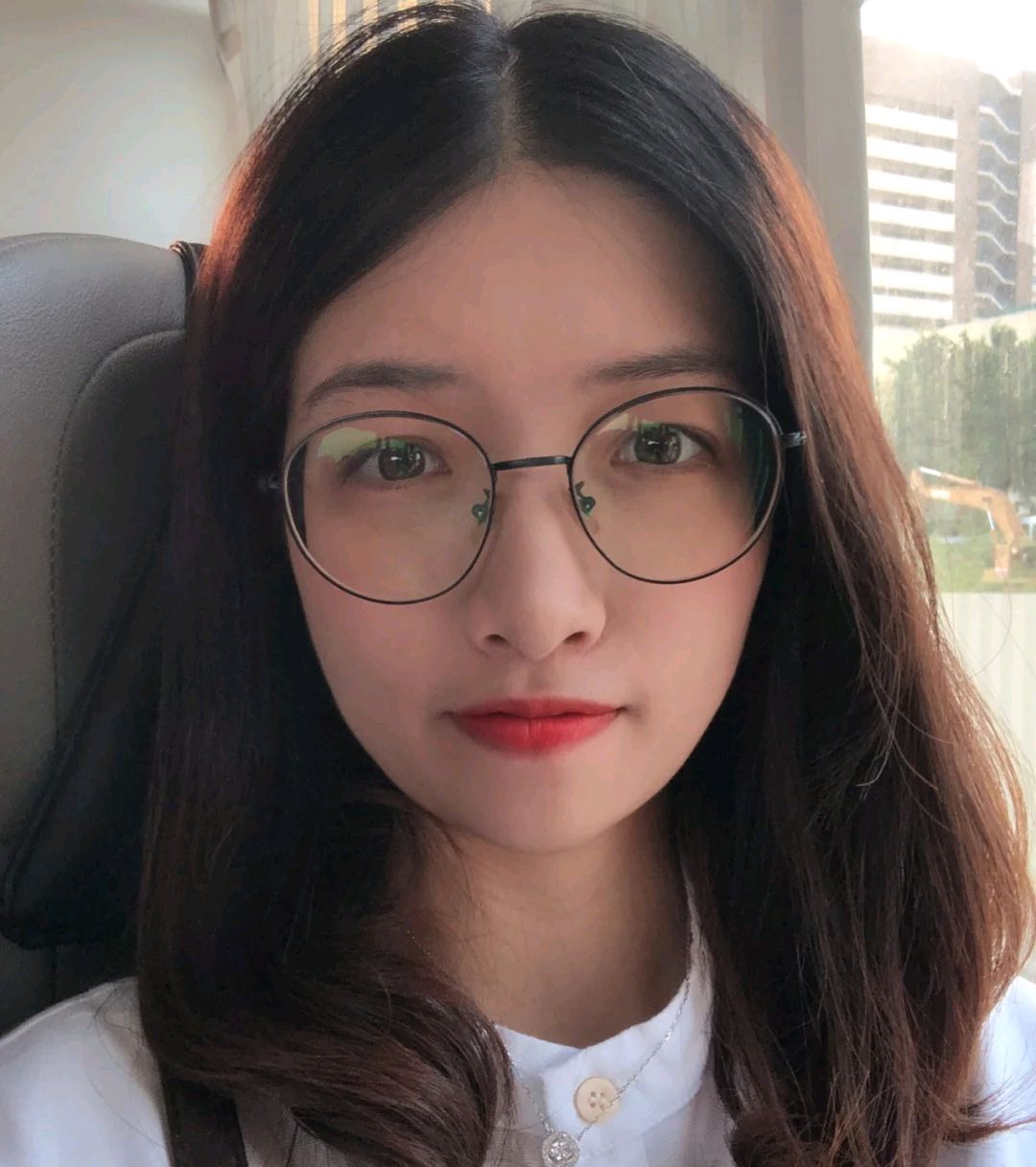 怎么选眼镜框搭配脸型,怎么选眼镜框适合脸型微胖女生