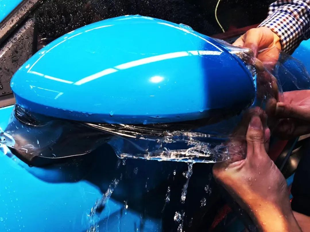 隐形车衣贴完之后全是划痕,隐形车衣贴完了有灰点怎么处理