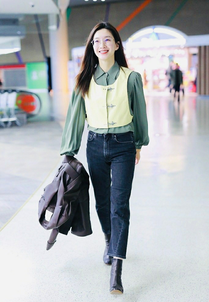 江疏影最新穿搭照,江疏影机场穿搭最新
