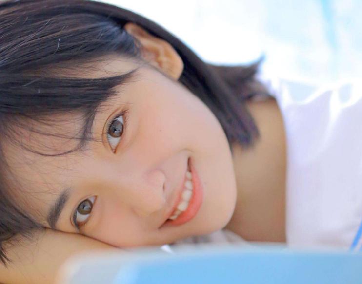 适合夏天的水蜜桃妆,夏天化妆推荐底妆