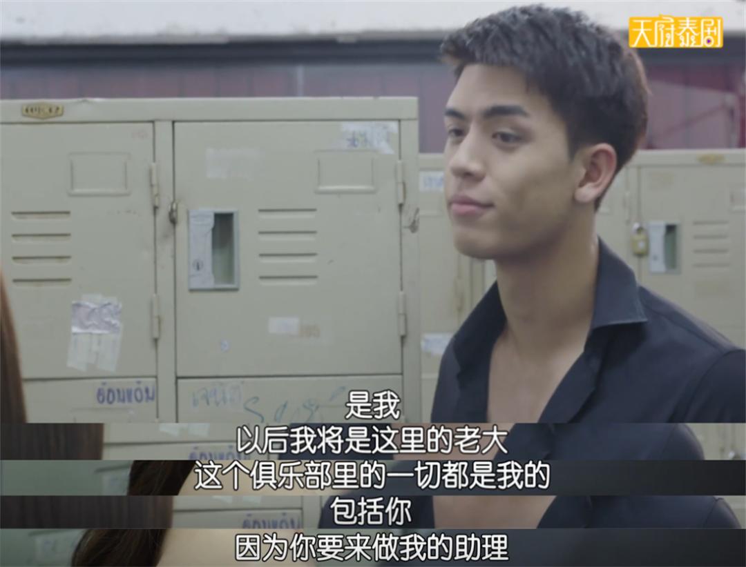 扒开衣服，这女人杀疯了