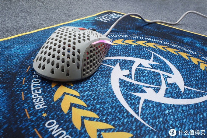 xtrfym4和xtrfym42区别,xtrfym4鼠标适合多大的手