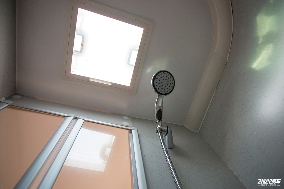 英国百丽d4,发现4拖挂式房车