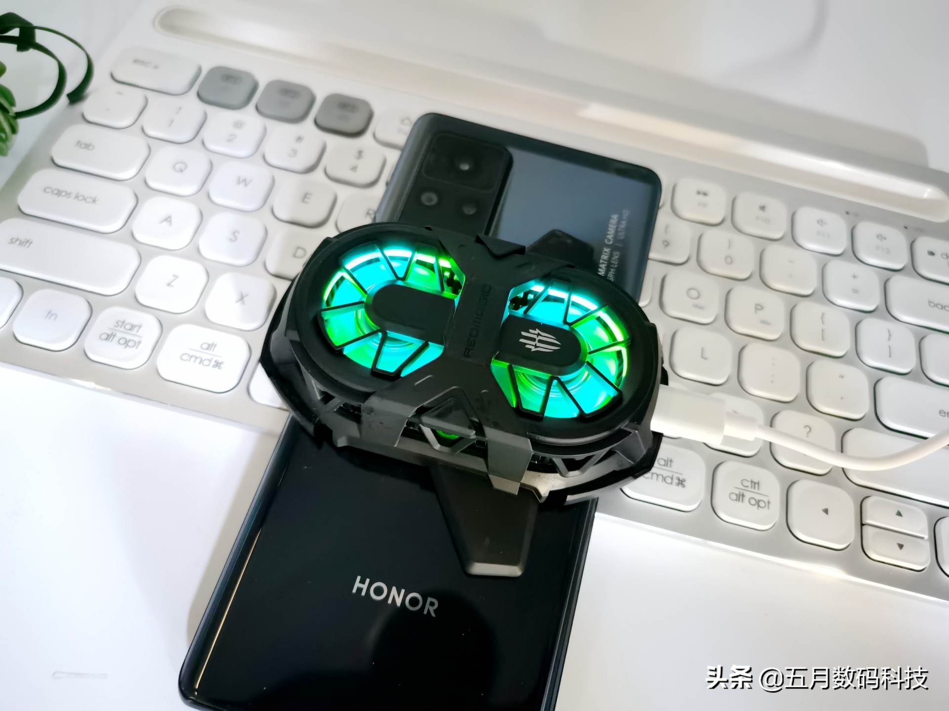 努比亚红魔6pro玩吃鸡,努比亚红魔三金属机身