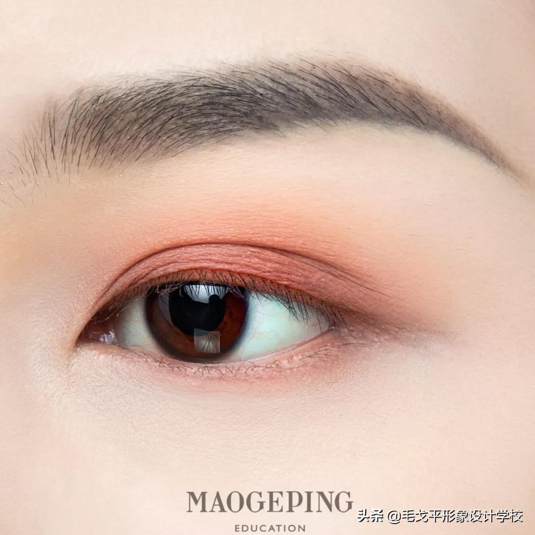 手把手教你画精致的妆,化妆前后差距大的变装