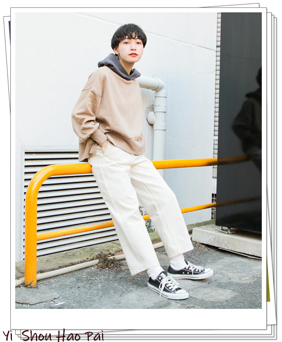 十种颜色卫衣搭什么裤子才好看,连帽卫衣穿搭配色技巧