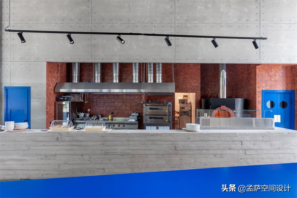 莫斯科FanFood主题餐厅，享受美食与足球带来的乐趣