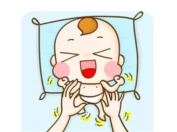 出门给宝宝擦屁屁的正确方法,给小宝宝清理屁屁