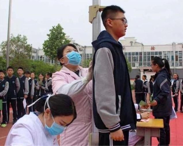 孩子身高一般几个阶段定型,孩子身高发育的年龄段