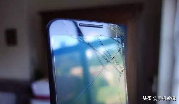 手机钢化膜裂了可以不换吗,手机的钢化膜坏了还有必要贴