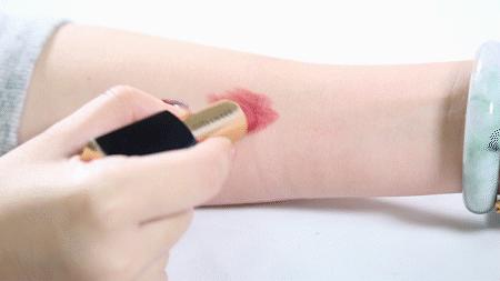 我们试了200只闲置口红,居然叠加出了各种绝版色号!