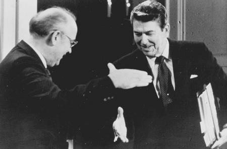 冷战美苏争霸两极格局有何区别,美苏争霸结束是不是就是冷战结束