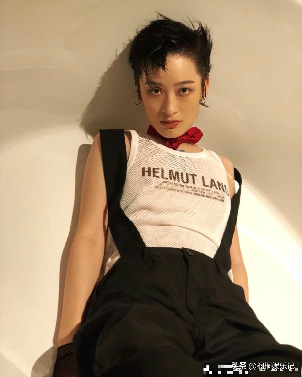 曾轶可道歉一事也引发网友热议,曾轶可发文道歉言行失当