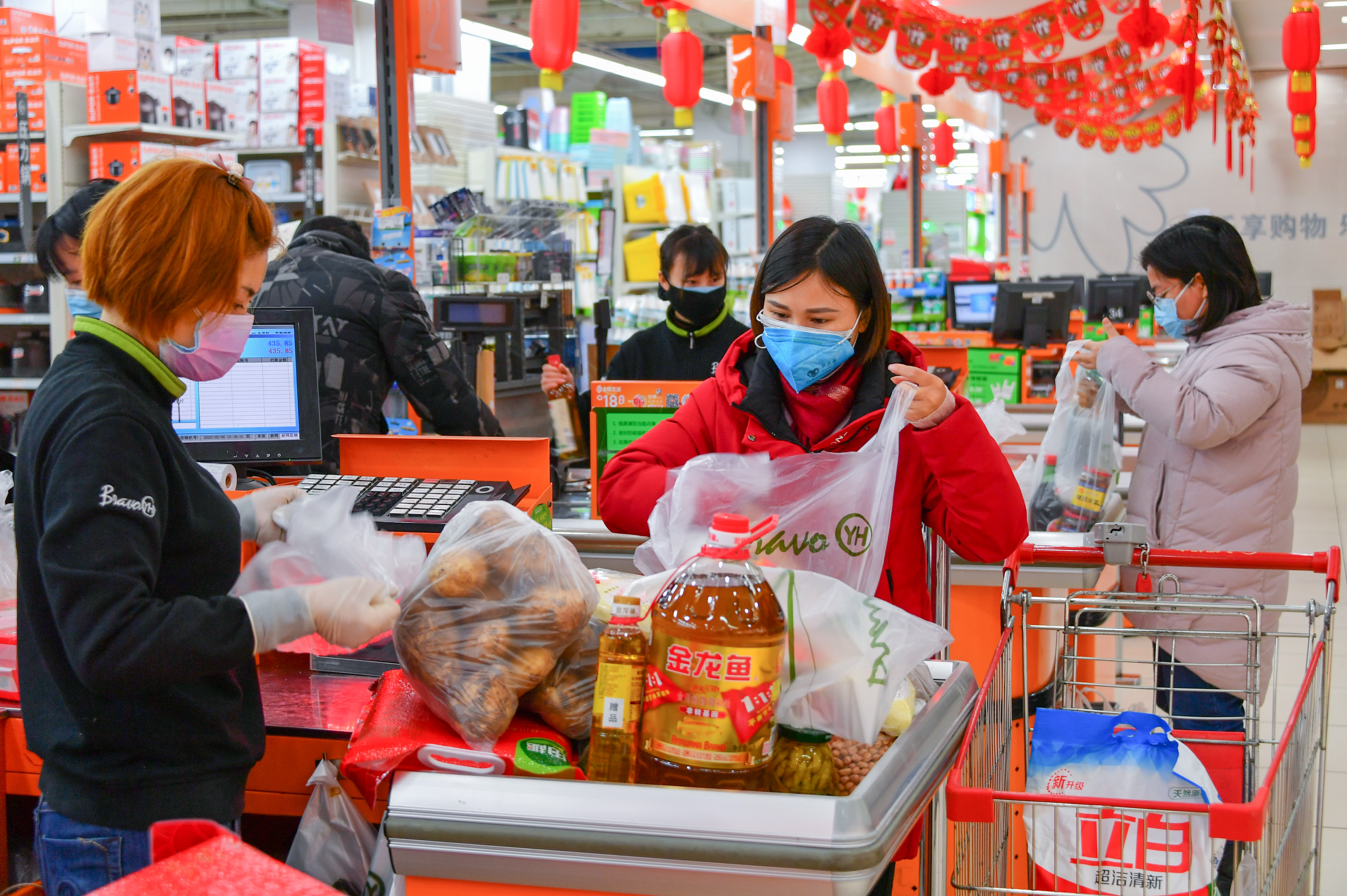 四川表彰驻村第一书记,驻村第一书记为百姓服务