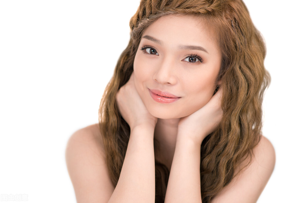 辫子经济潜力无穷5000元编个辫子美发店创造GDP有了新门路