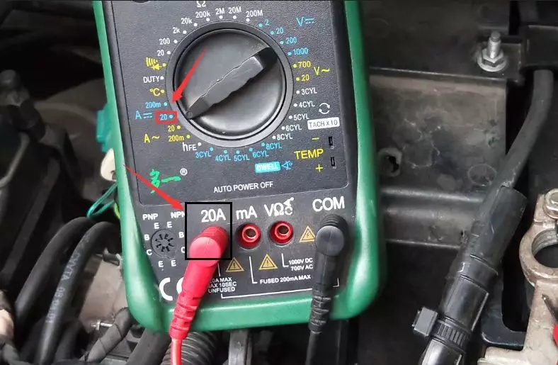 怎样检测电瓶漏电电流多少算正常,怎样用灯泡检测电瓶漏电