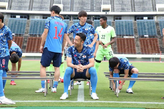 日本足球5-2阿根廷,日本队6-0阿根廷