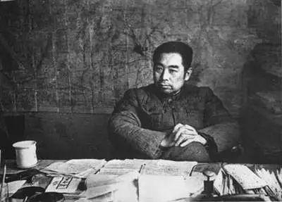 周恩来最后一个春节，病情恶化做完大手术，挂念患病的矿工和学者