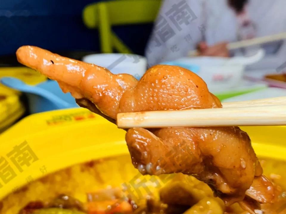 多嘴肉蟹煲餐厅设计,多嘴肉蟹煲点评