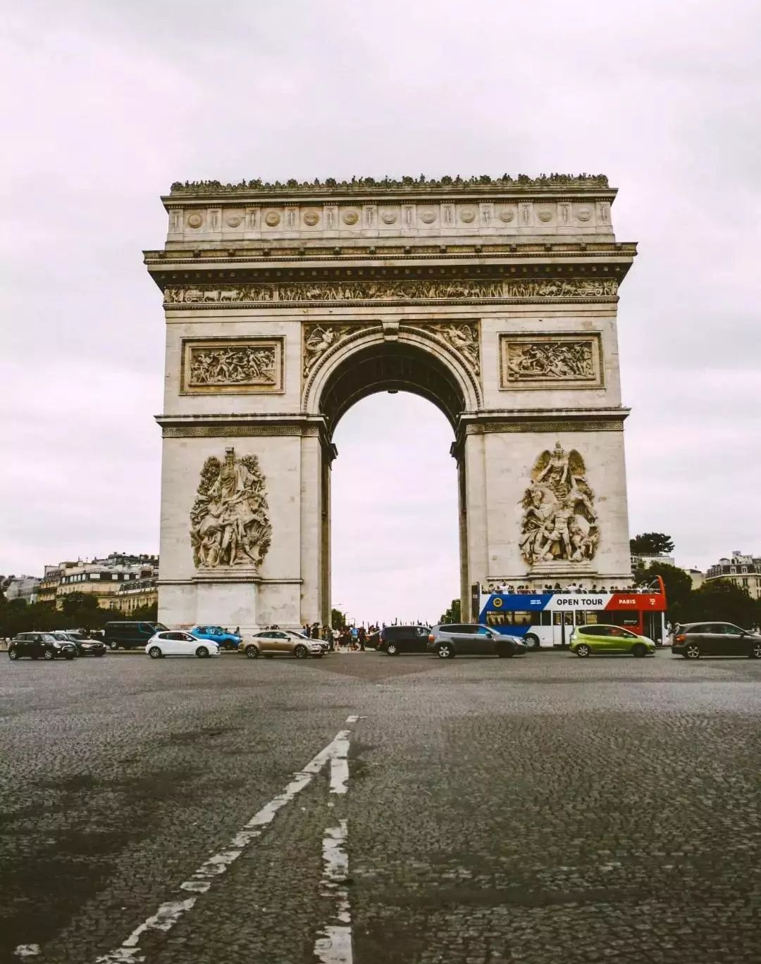 万物皆可「施华洛世奇」！大概没有这个妹子造不出的blingbling