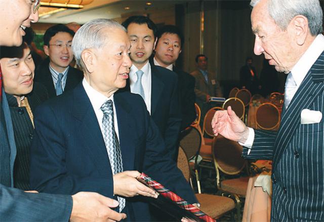 李肇星升任外交部长，*其琛钱**告诫：不要把官衔太当回事