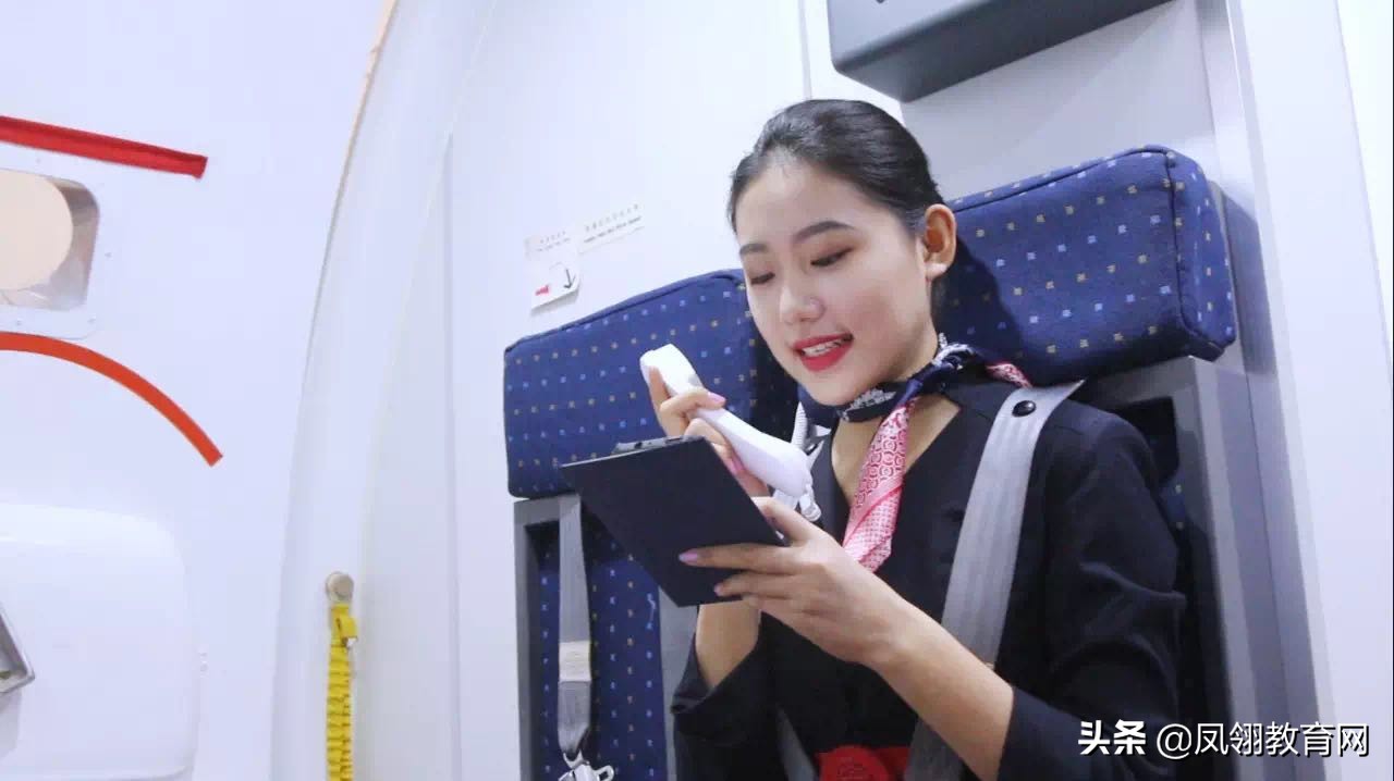 空乘面试英语应该如何准备？抓住考官的这些套路，保证顺利过关