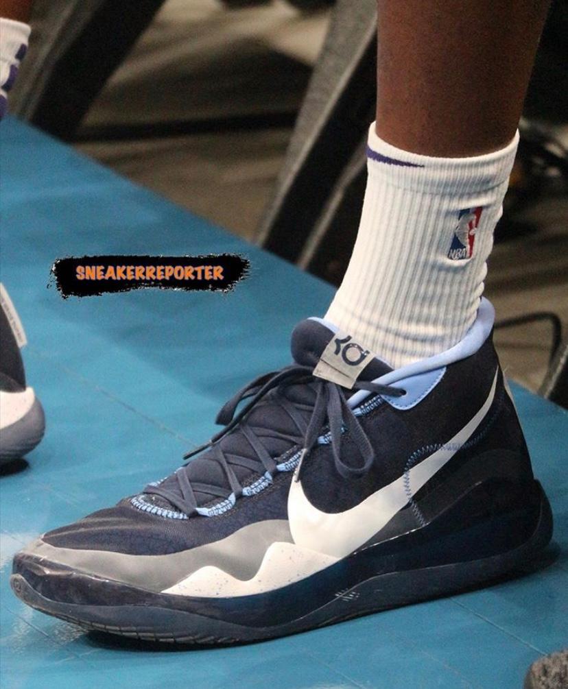 布克总决赛上脚球鞋,2021nba总决赛布克穿的球鞋