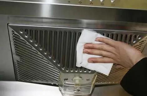 油烟机清洗小窍门简单又好用,油烟机脏了别傻傻拆下来洗了